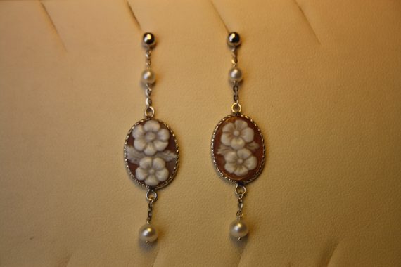 Flower cameo pendant earrings