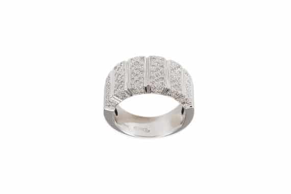 white 18 carat gold and diamond ring