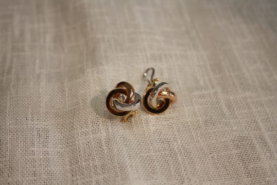 Knot 18 carat gold earrings