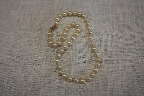 Cultured pearl necklace